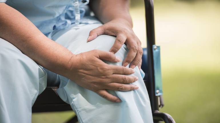 Symptoms That Indicate You May Need Knee Replacement